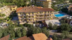Słoneczne Limone sul Garda w Hotelu Florida *** ze śniadaniem lub obiadokolacją, basenem i degustacją 