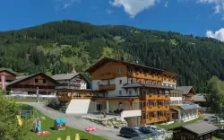 Tyrol przy granicy z Włochami: Obertilliach w Hotelu Gasthof Andreas *** z obiadokolacją, basenem i sauny