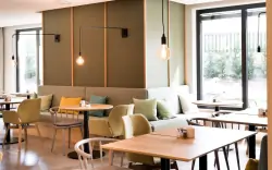 Nowoczesna kawiarnia, Flora Hotel & Suites ***, Merano, Włochy