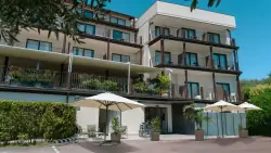 Moniga del Garda, 150 m od jeziora, w hotelu AHG Riva Del Sole Wellness **** z śniadaniem lub obiadokolacją