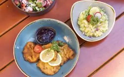 Smażony kotlet schabowy z sałatką ziemniaczaną, Hotel Rösslwirt ***superior, Lam, Niemcy