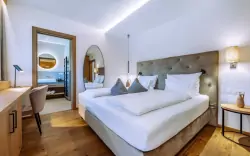 Pokój hotelowy, Hotel Ansitz Rungghof ****, Appiano sulla Strada del Vino, Włochy