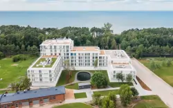 Mielno: Rodzinne wakacje nad Morzem Bałtyckim w Hotelu ARCHE Fabryka Samolotów **** z obiadokolacjami 