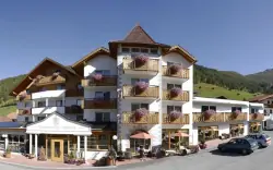 Pobyt wellness w Tyrolu u lodowca Kaunertal: 4* Erlebnishotel Fendels z obiadokolacją + basen, sauny 