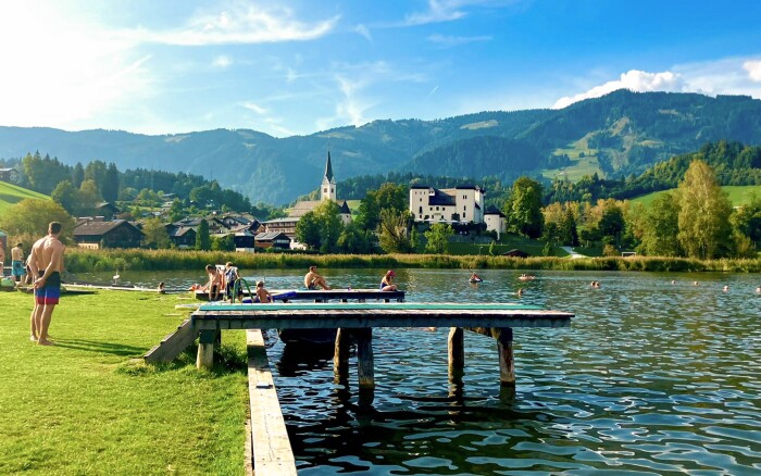 Salzburg nad jeziorem i zamkiem: Pobyt w pensjonacie Rösslhof Goldegg z obiadokolacją i wstęp do sauny 