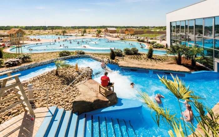 Niemcy: Wakacje w egzotycznym Tropical Islands Resort ze śniadaniami, plażą, saunami, basenami i atrakcje