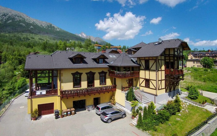 Tatry Wysokie: Stary Smokowiec tylko 260 m od kolejki linowej na Hrebienok w Willi Kunerad *** ze śniadaniem 
