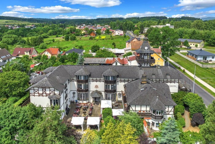 Mariańskie Łaźnie w Hotelu Schlosshotel Marienbad *** ze śniadaniem lub obiadokolacją i zabiegi lecznicze