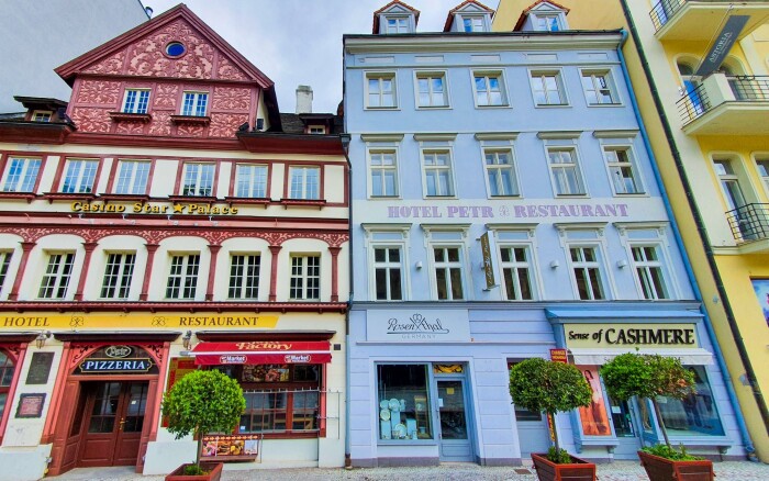  Karlovy Vary naprzeciwko Kolumnady Młyńskiej w Hotelu Petr *** z dostępem do łaźni Elżbiety + śniadania