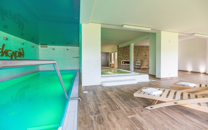 Boží Dar: Apartament Engadin dla 4 osób ze śniadaniem i prywatnym wellness bez limitu (basen, jacuzzi, sauna)