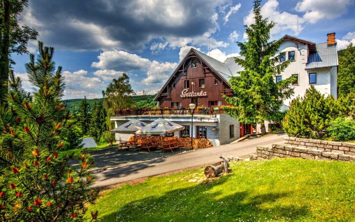 Karkonosze: Rokytnice nad Jizerou w Chacie Světlanka z obiadokolacją i atrakcjami (rzutki, plac zabaw...) 