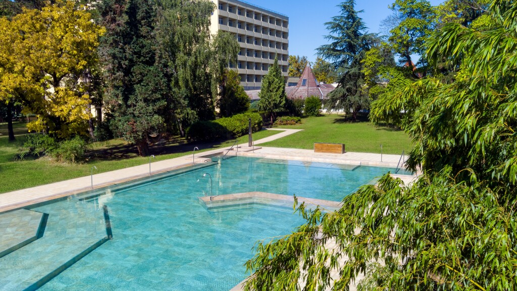 Basen i ogród, Hunguest Hotel Helios Hévíz ****, Hévíz, Balaton, Węgry