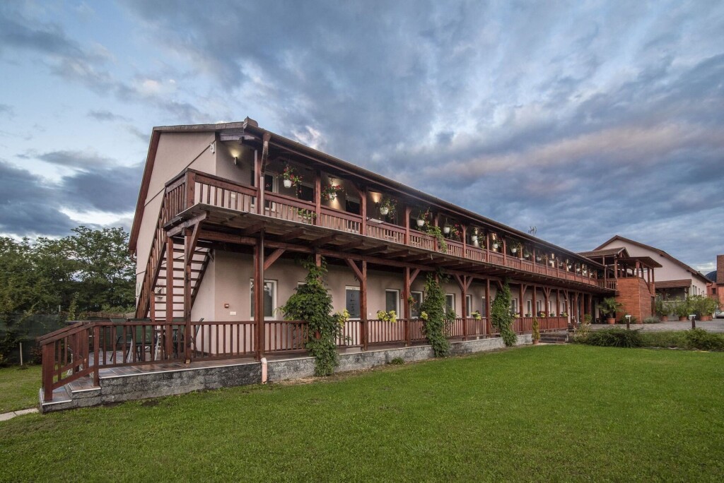 Dwupiętrowy budynek, Sweet-Life Wellness Apartments, Egerszalók, Egerszalók, Węgry
