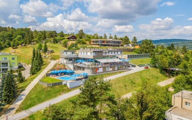 Relaks nad zaporą w Brnie w Hotelu Rakovec *** ze śniadaniem lub obiadokolacją, 2 basenami,  jacuzzi