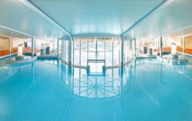 Relaks w Austrii: Therme Laa - Hotel, Silent Spa & Villas z obiadokolacją, kąpielą termalną i wellness