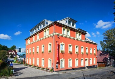 Liberec koło Jested w Pytloun Wellness Travel Hotel *** ze śniadaniem, basenem, jacuzzi i saunami + tapas