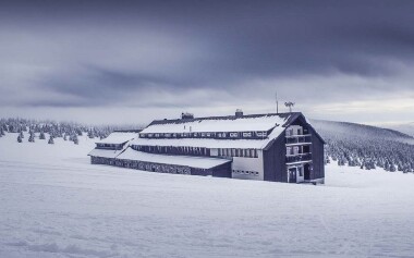 Wakacje w Karkonoszach między Szpindlerowym Młynem a Pecem pod Śnieżką w Dvorskej Boudzie z obiadokolacją