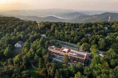 Wakacje na wsi w pobliżu Ostřihomi: 4* Cardoner Hotel és Konferenciaközpont z obiadokolacją i wellness 