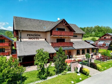 Słowacja tylko 3,5 km od term Bešeňová: Penzion Motýl *** z obiadokolacją, basenem i saunami + zniżki