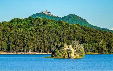 Środkowe Czechy, zaledwie 200 m od słynnego Jeziora Mácha, w Hotelu Bellevue *** z obiadokolacją + drink