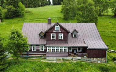 Pec pod Śnieżką w górskiej Chacie Šohajka z all inclusive i prywatnym wellness + karta rabatowa