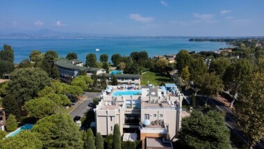 Sirmione nad jeziorem Garda i blisko termalnych łaźni w Hotelu Alfieri *** ze śniadaniem i basenem + rejs 