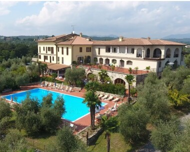 Włochy blisko jeziora Garda i historycznych miast: Wakacje w San Rocco Relais ze śniadaniem i odkrytym basenem