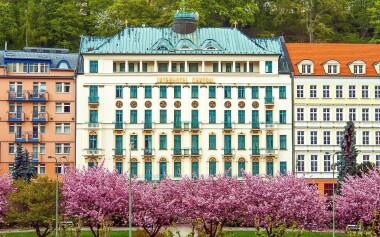 Karlowe Wary: Luksusowy Interhotel Central **** z obiadokolacjami, basenem i jacuzzi bez ograniczeń + zabiegi i atrakcje