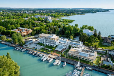Siófok nad Balatonem: 4* Hotel Yacht Wellness & Business z obiadokolacją i wellness + wstęp na prywatną plażę