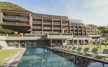 Pobyt wellness w pobliżu Bressanone: 4* Hotel Molaris Lodges z obiadokolacją plus, basenami i 5 saunami 