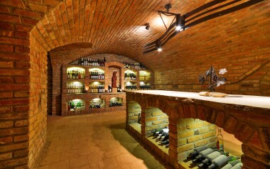 Morawy Południowe: Valtice w Pensjonacie Siesta ze śniadaniem w formie bufetu, odkrytym basenem + plac zabaw 