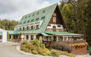OChK Beskidy w pobliżu Pusteven: Staré Hamry w Ski Parku Gruň ze śniadaniem, sauną i rowery