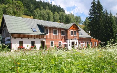 Czeskie Karkonosze: Pec pod Śnieżką w pobliżu kolejki linowej na Śnieżkę w Hotelu Tetřívek z obiadokolacją