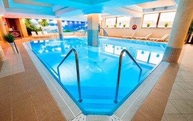 Woda w basenie ma przyjemną temperaturę 28°C