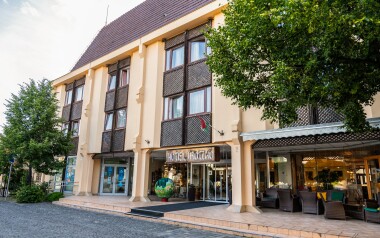 Pobyt w Bük Spa w Hotelu Írottkő *** z obiadokolacją, centrum wellness i 50% zniżką na masaż