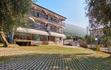 Lato nad jeziorem Garda: Pobyt w Hotelu Casa Gagliardi ze śniadaniem w formie bufetu, rejsem łodzią 