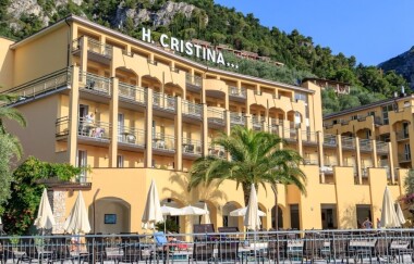 Limone nad Jeziorem Garda i Gardaland: Hotel Cristina *** ze śniadaniem lub obiadokolacją oraz 2 basenami 