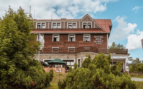 Budynek, Hotel SPA Bílý Hořec, Harrachov, Karkonosze