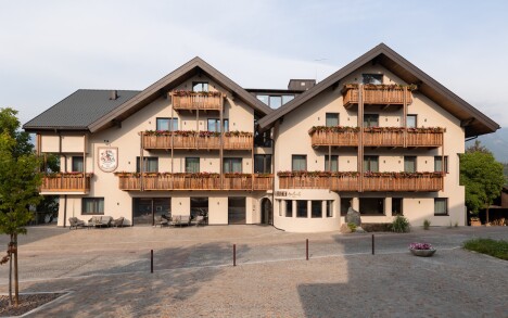 Budynek hotelowy, Am Brunnen Apartments, Natz Schabs