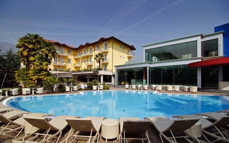 Basen zewnętrzny, Villa Nicolli Romantic Resort ****, Riva del Garda (TN), Włochy