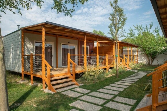 Drewniany bungalow, Camping Baia Verde, Manerba del Garda (BS), Włochy