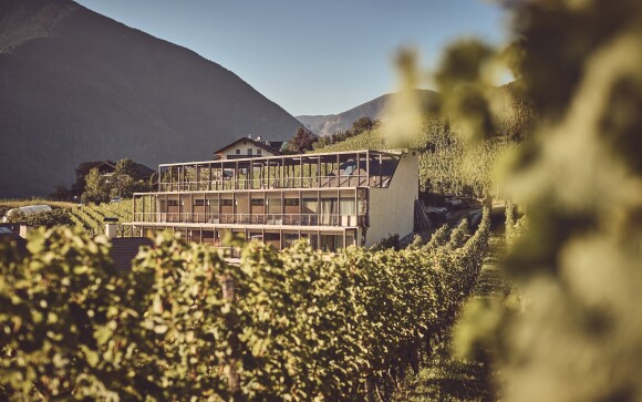 Hotel pośród winnic, Haller Suites & AO Restaurant ****, Brixen, Włochy