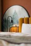 Sypialnia z lampą, Hotel Santa Christina, Świeradów Zdrój, Świeradów-Zdrój, Polska