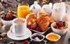Śniadanie z croissantami, Onda Blu Resort ****, Manerba del Garda, Włochy