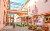 Kawiarnia na świeżym powietrzu, Parkhotel Centrum ***, Spiska Nowa Wieś, Słowacki Raj, Słowacja