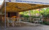 Dostępne są również miejsca do siedzenia na zewnątrz