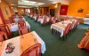 Goście mogą delektować się obiadokolacją w restauracji