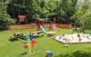 Dzieci będą się świetnie bawić na zewnętrznym placu zabaw