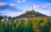 Majestatyczny Ještěd znajduje się zaledwie 5 km od hotelu