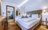 Pokój hotelowy, Hotel Ansitz Rungghof ****, Appiano sulla Strada del Vino, Włochy
